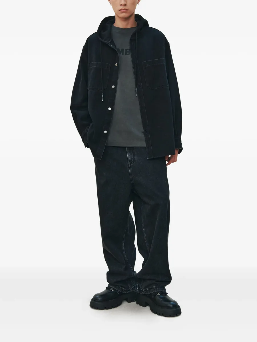 button-fastening  jeans 4