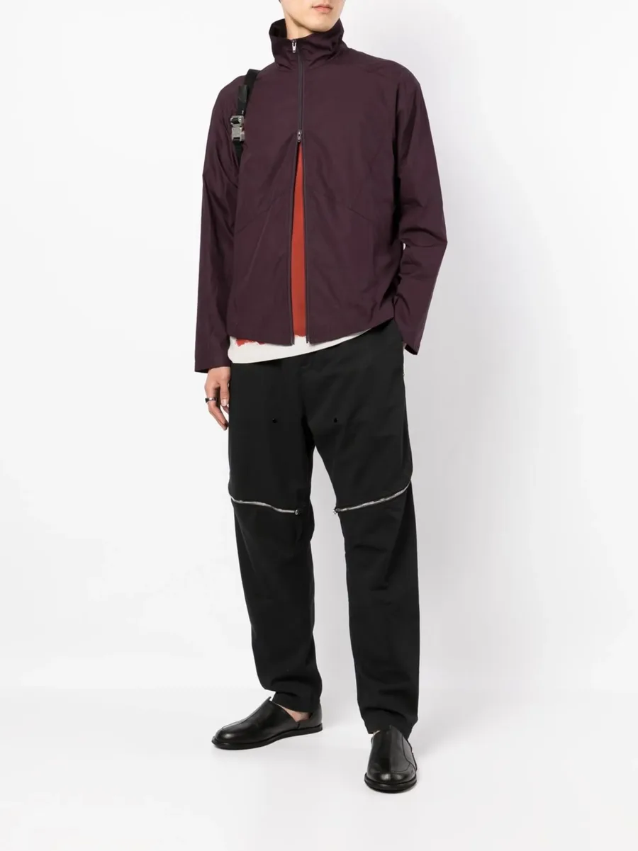 zipped-up stand-up neck jacket 4