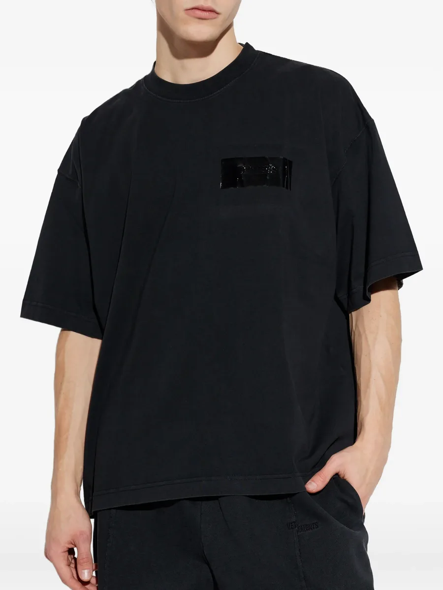 black print T-shirt 6