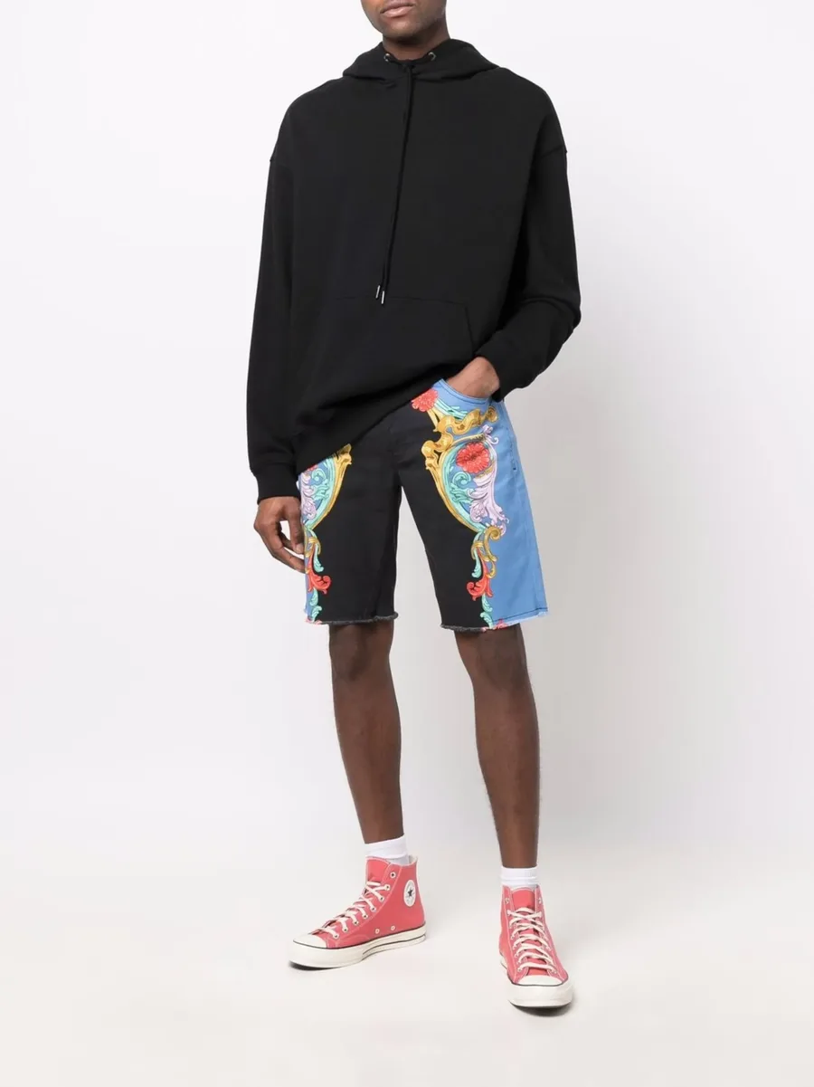 graphic print shorts 4