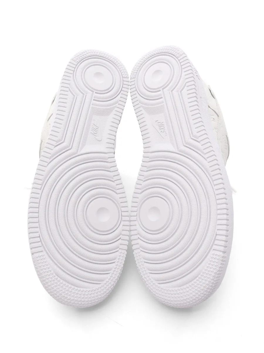 кроссовки Air Force 1 Monogram 2022 из коллаборации с Nike 7