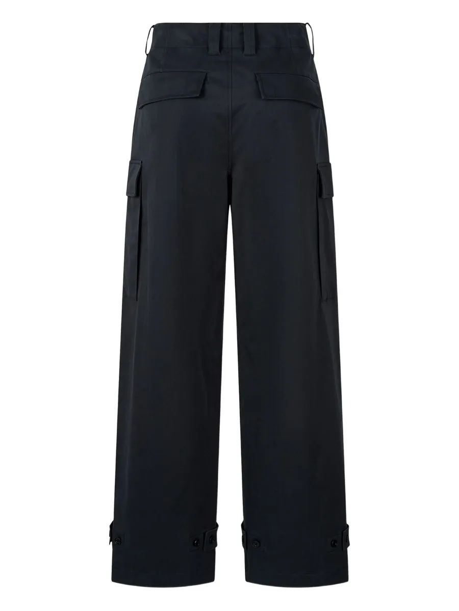 cargo-pockets trousers 3