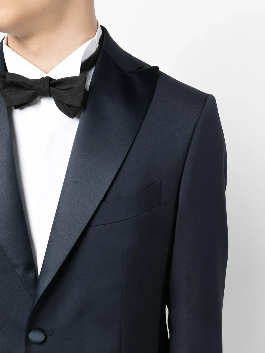 peak-lapel single-breasted blazer 10