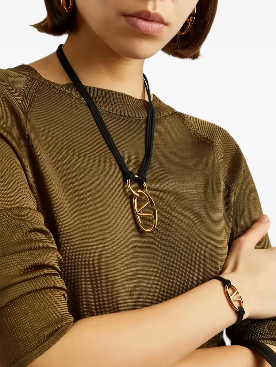 VLogo rope necklace 2