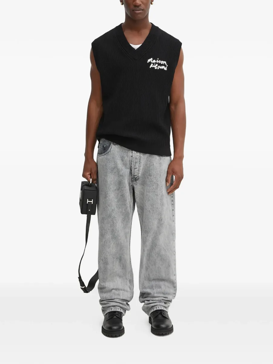 button-fastening jeans 3