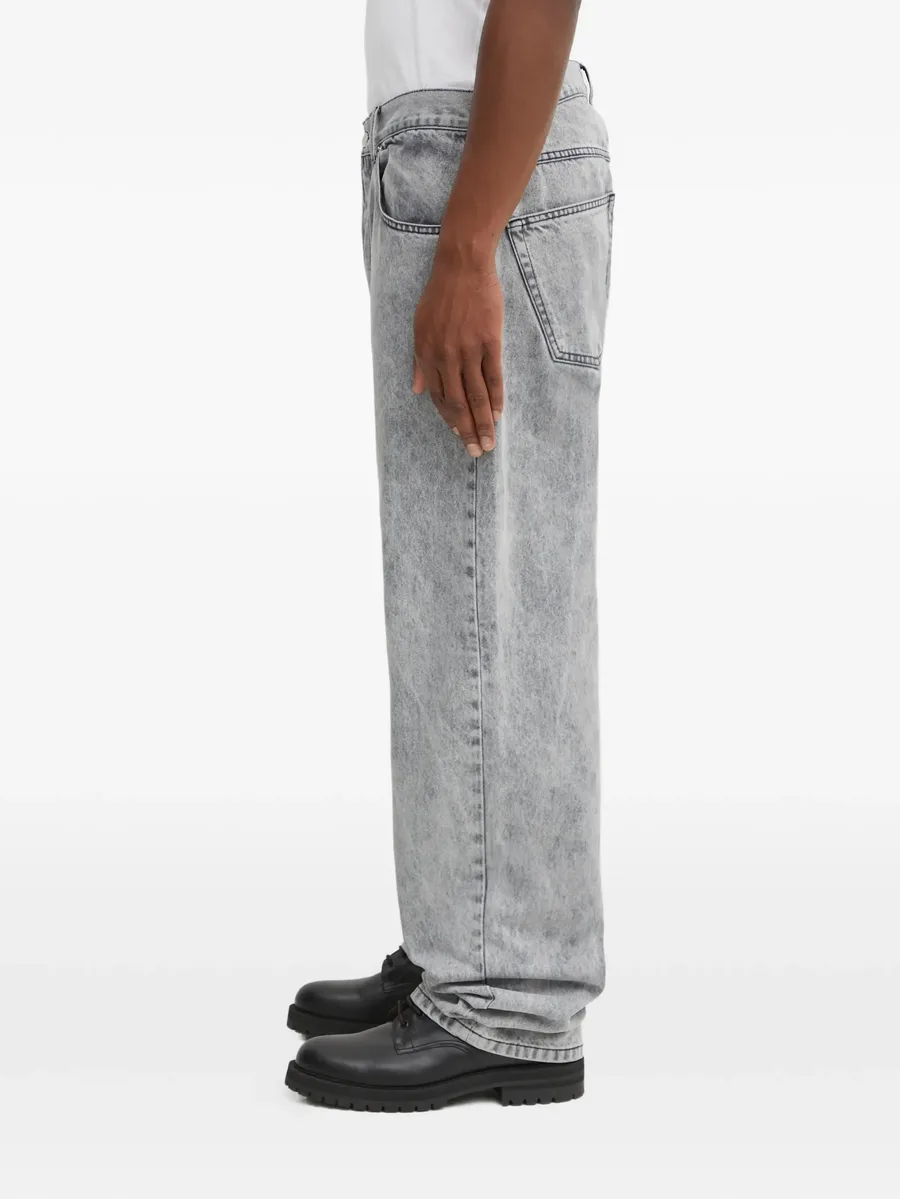 button-fastening jeans 6