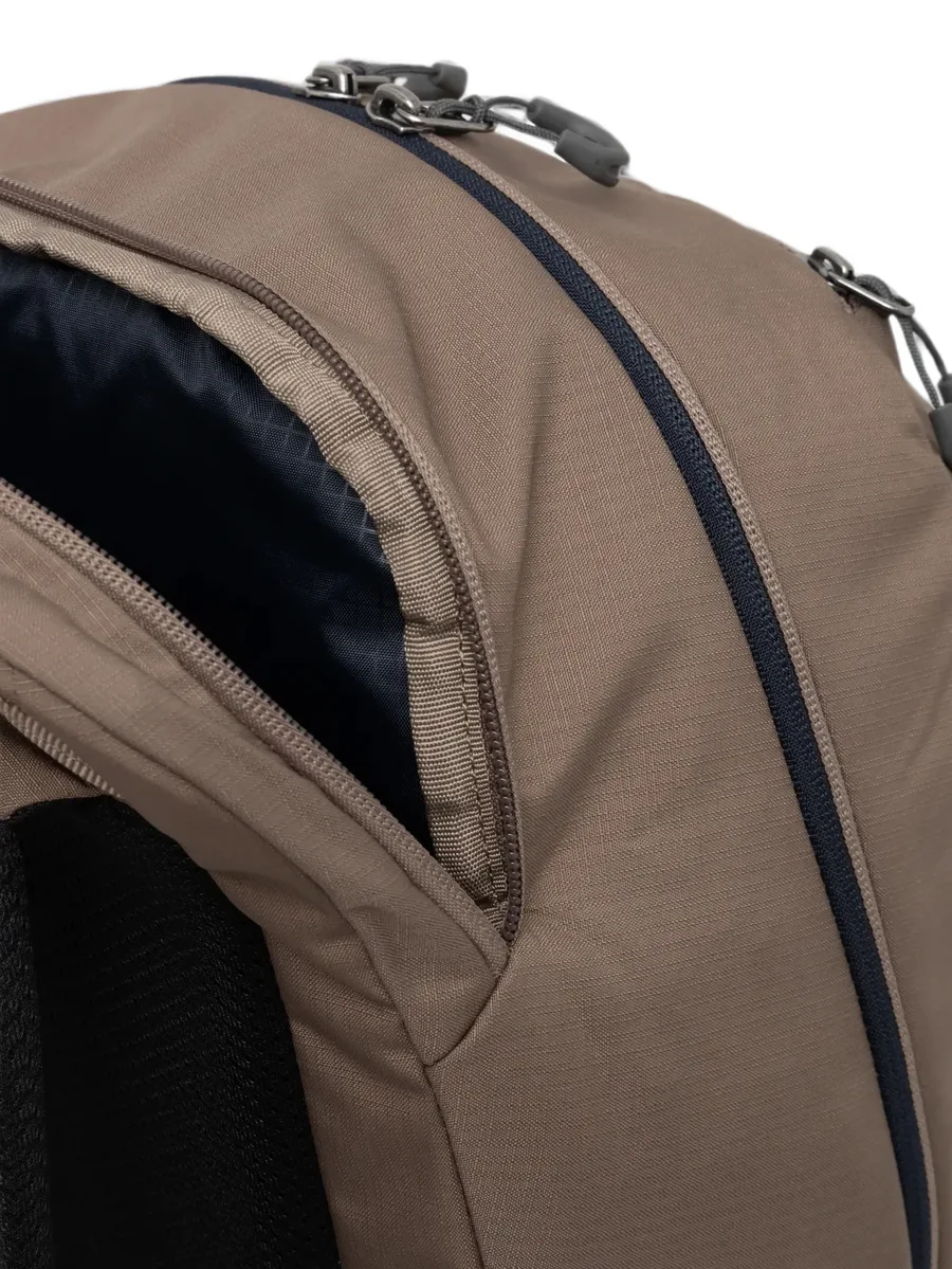 рюкзак Retna 25L на молнии с логотипом 8