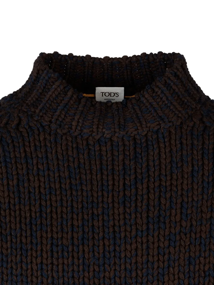 high-neck sweater 3