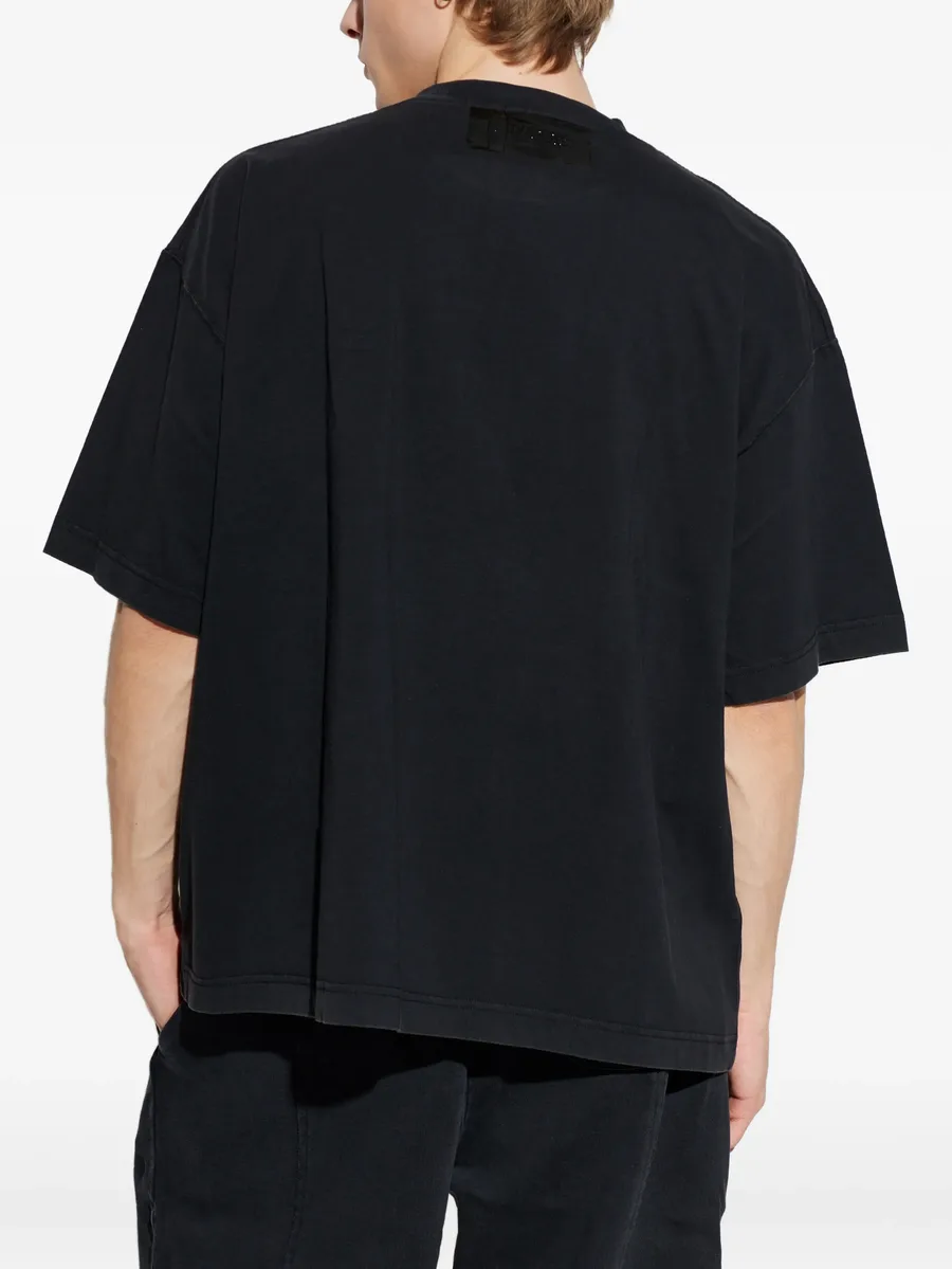 black print T-shirt 7