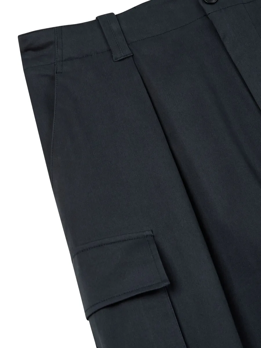 cargo-pockets trousers 6