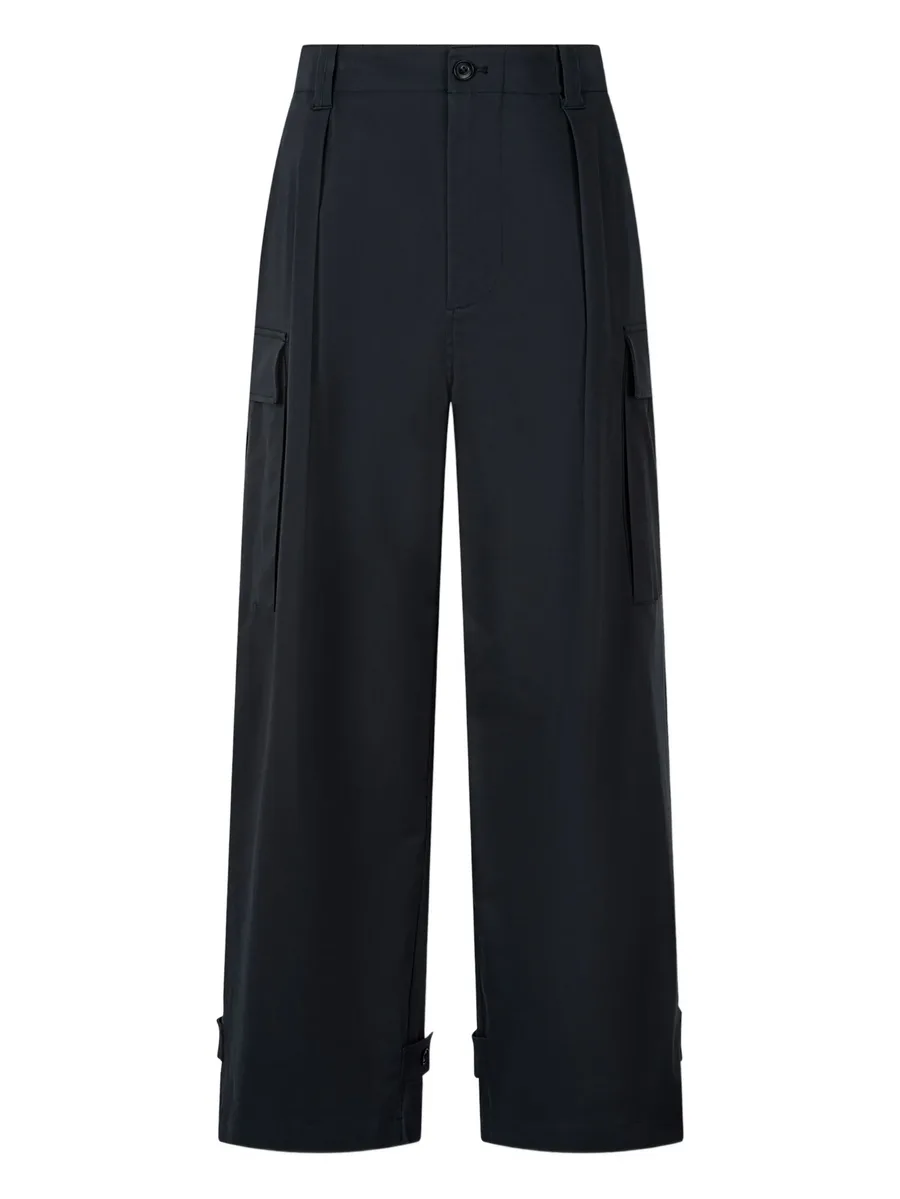 cargo-pockets trousers 2