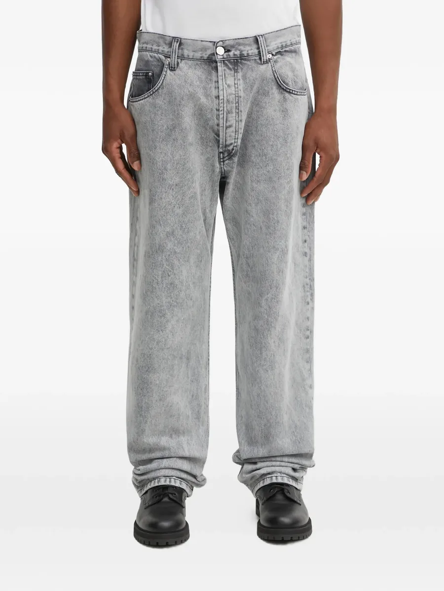 button-fastening jeans 2