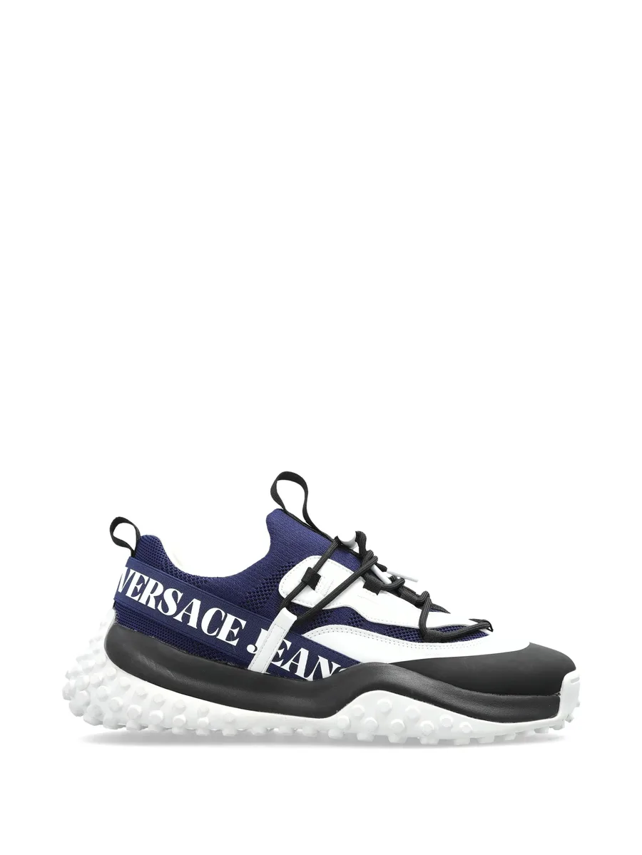 logo-ptint sneakers 1
