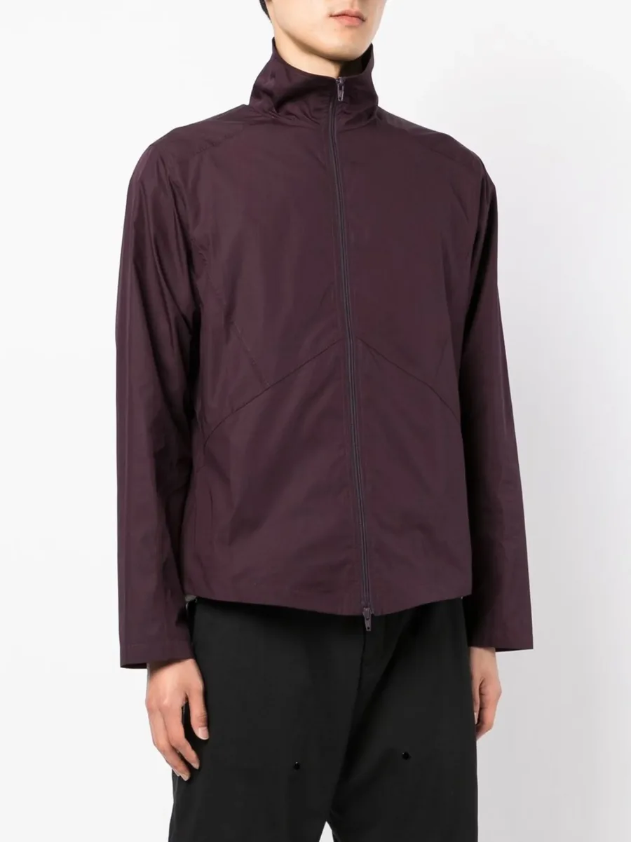 zipped-up stand-up neck jacket 5