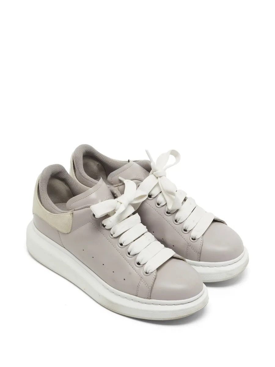 Oversized sneakers 9
