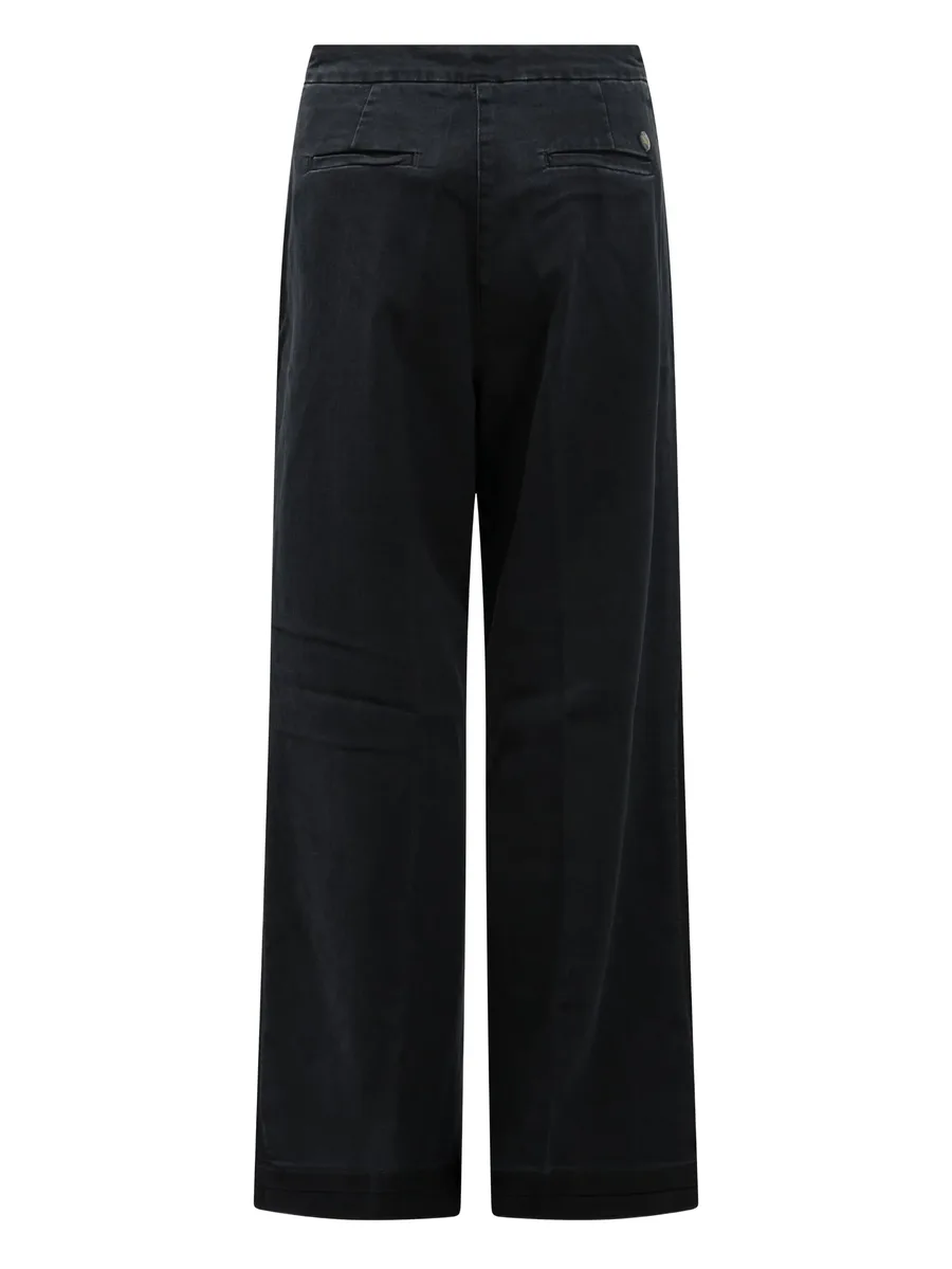 flare-leg jeans 3