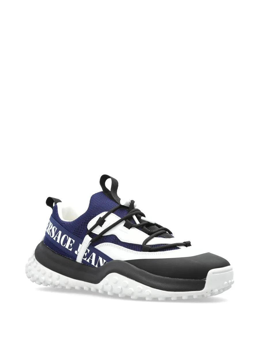 logo-ptint sneakers 4