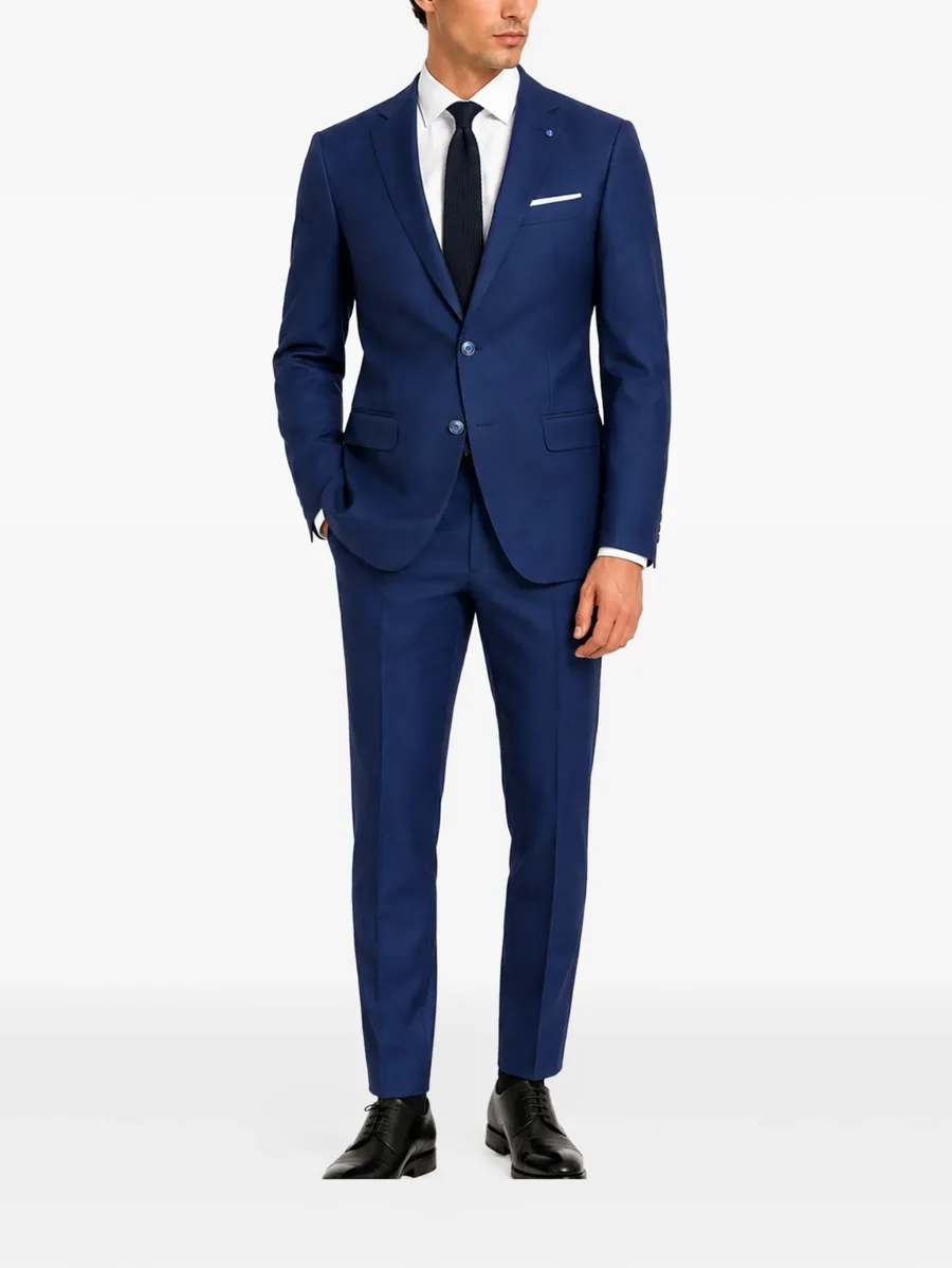 single-breasted tailored suit 3