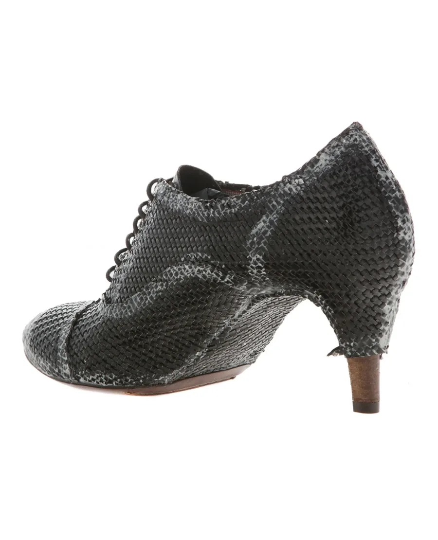Lace up shoe 7
