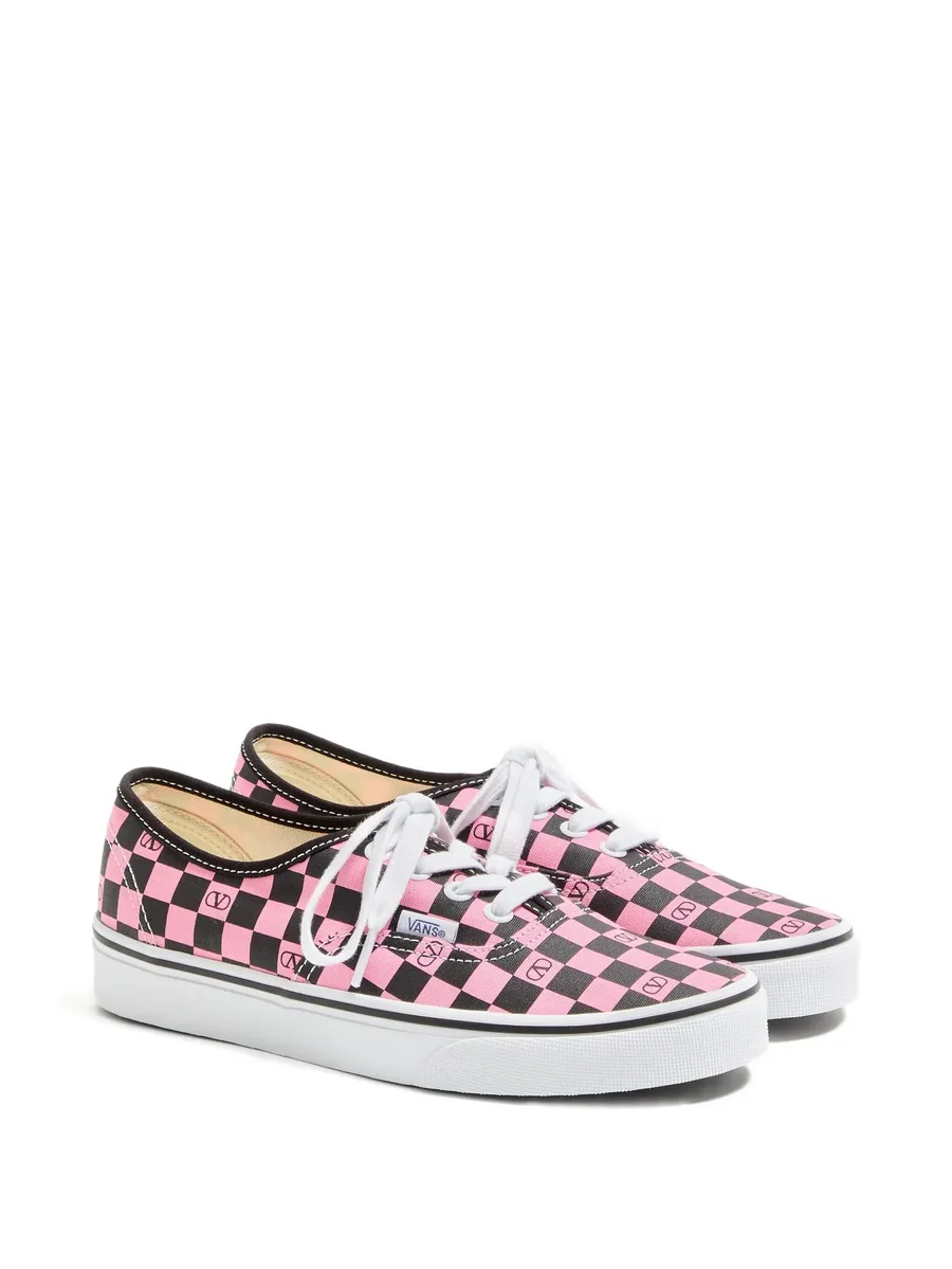 кеды с логотипом VLogo Checkerboard из коллаборации с Vans 4
