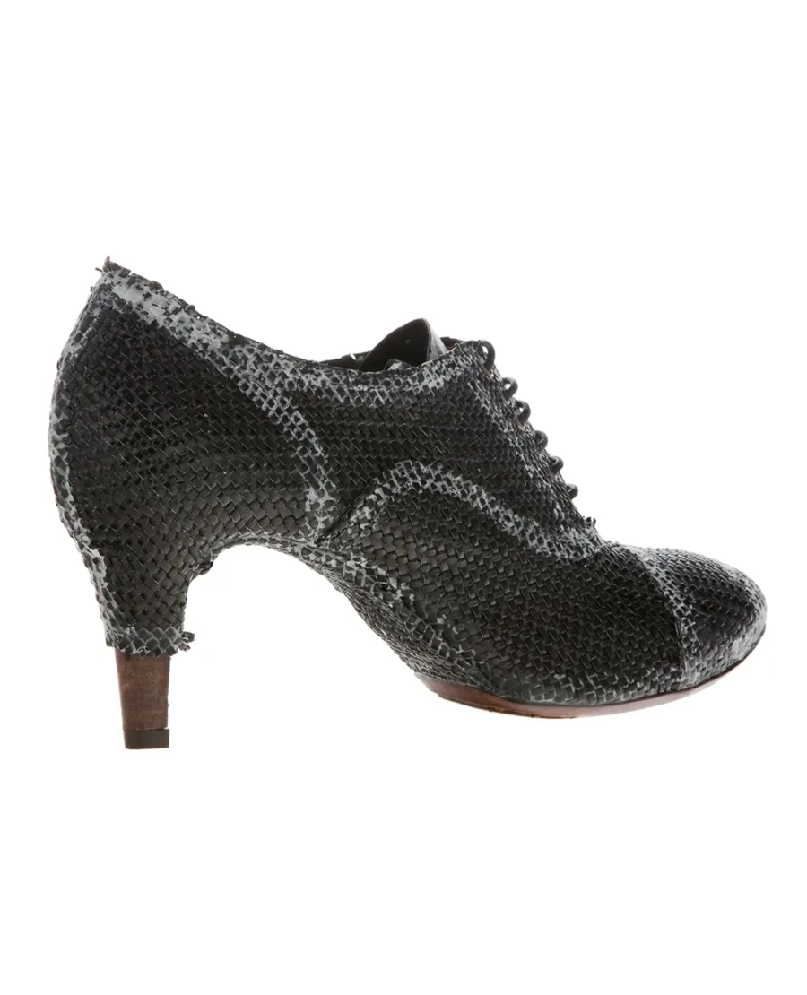 Lace up shoe 5