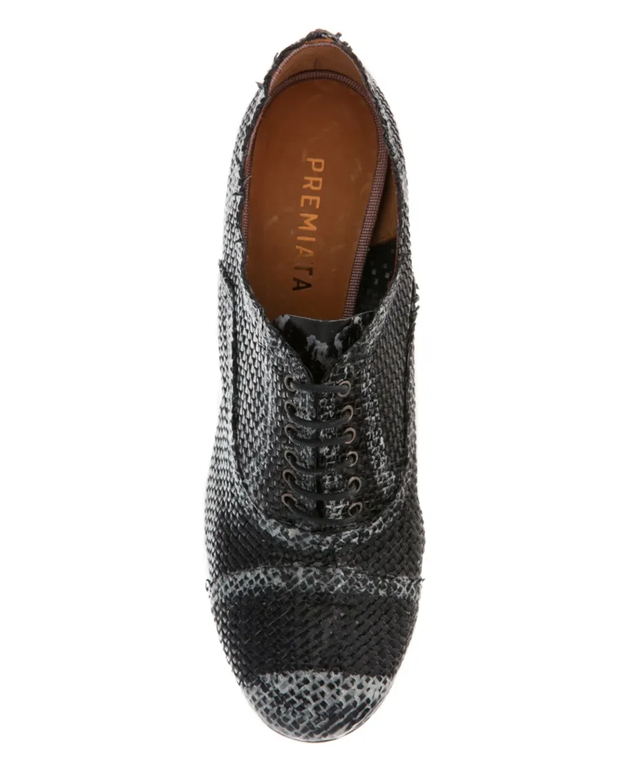 Lace up shoe 9