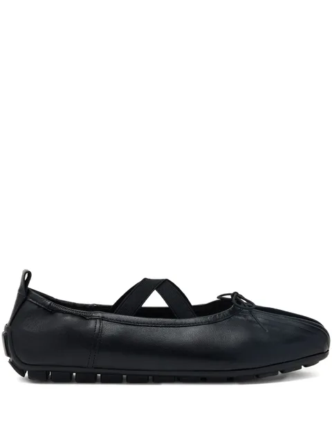 Grip cross-strap ballet flats