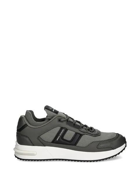 logo detail sneakers