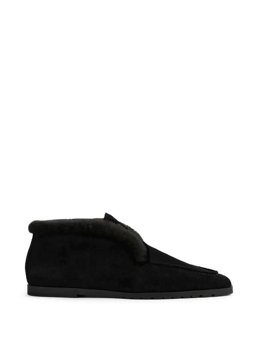 slip-on black boots 2